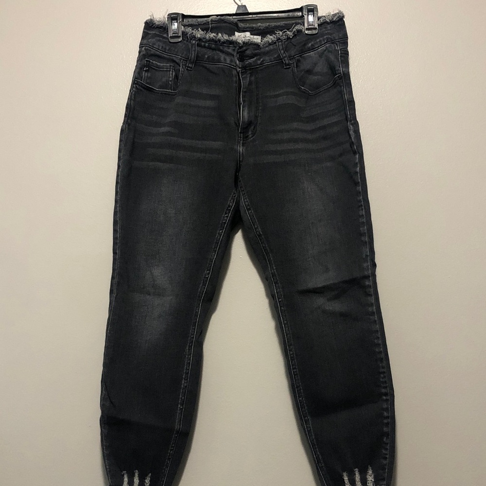 KanCan Dark Wash Cropped Jeans